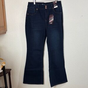 1202 NWT No Boundries High Rise Flare Blue Jeans. Sz17